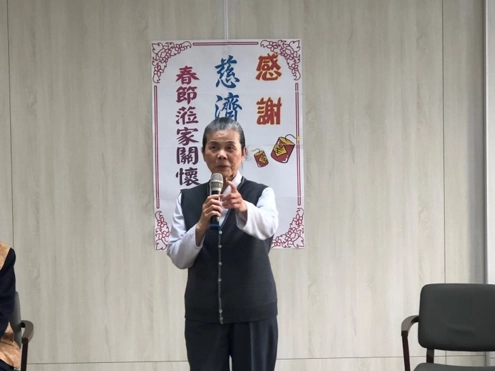靜思精舍清修士顏靜曦表示,慈濟訪視與關懷東區老人之家已有二十年,能陪伴長者說說話,講講靜思語與故事,不少長者皆非常歡喜。