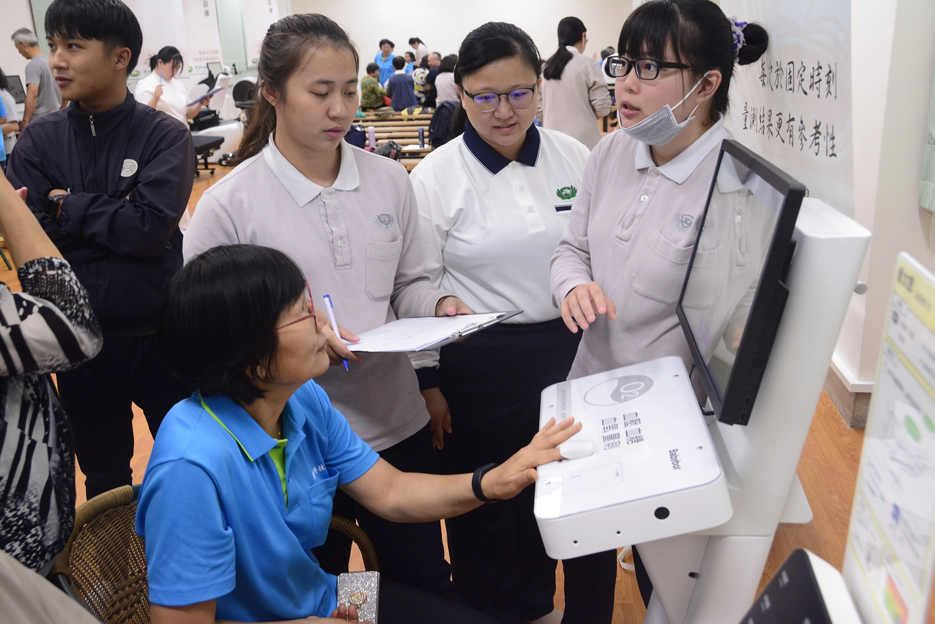 醫務暨健康管理系課程,掌握科技養老趨勢。