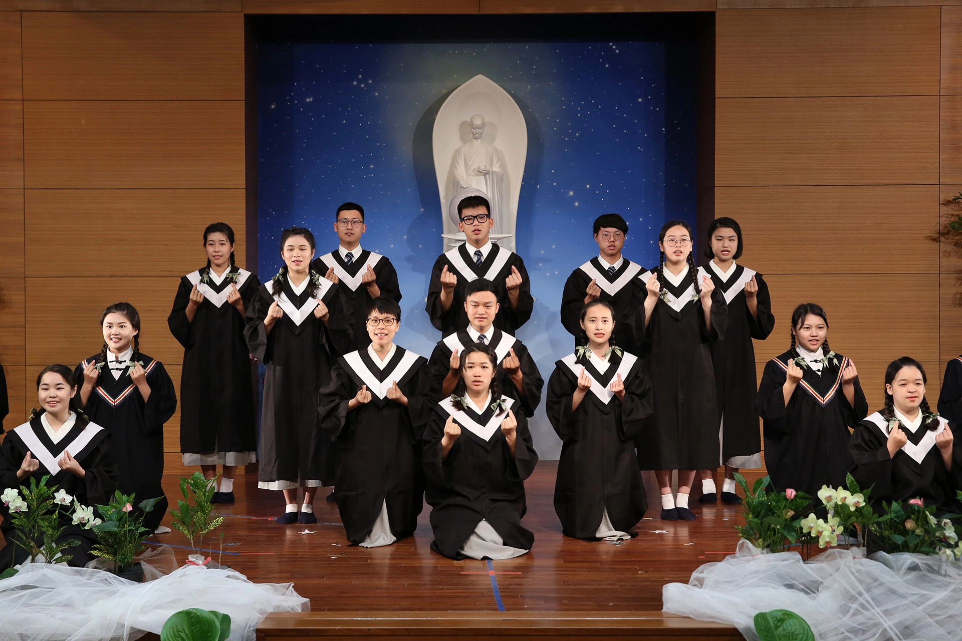 學生以「感恩」回應師長,是您那慈愛的寬容,給我成長的動力。
