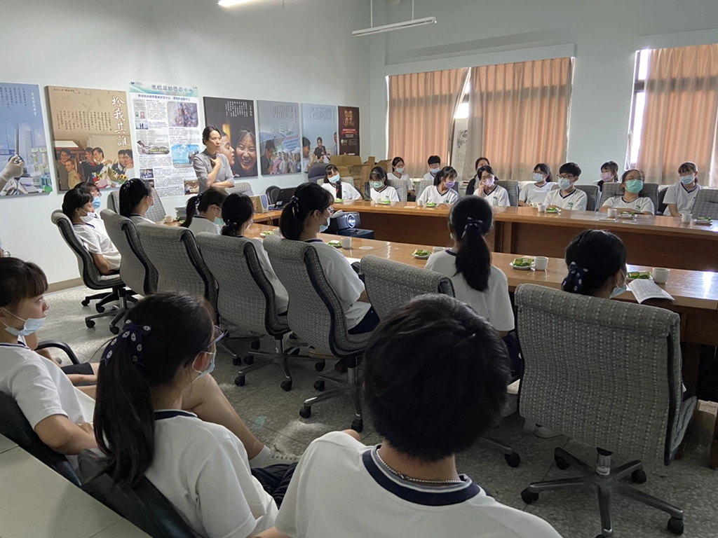 慈大附中站在給予鼓勵的角度陪伴他們,安排到就近的骨髓幹細胞中心再深入了解。