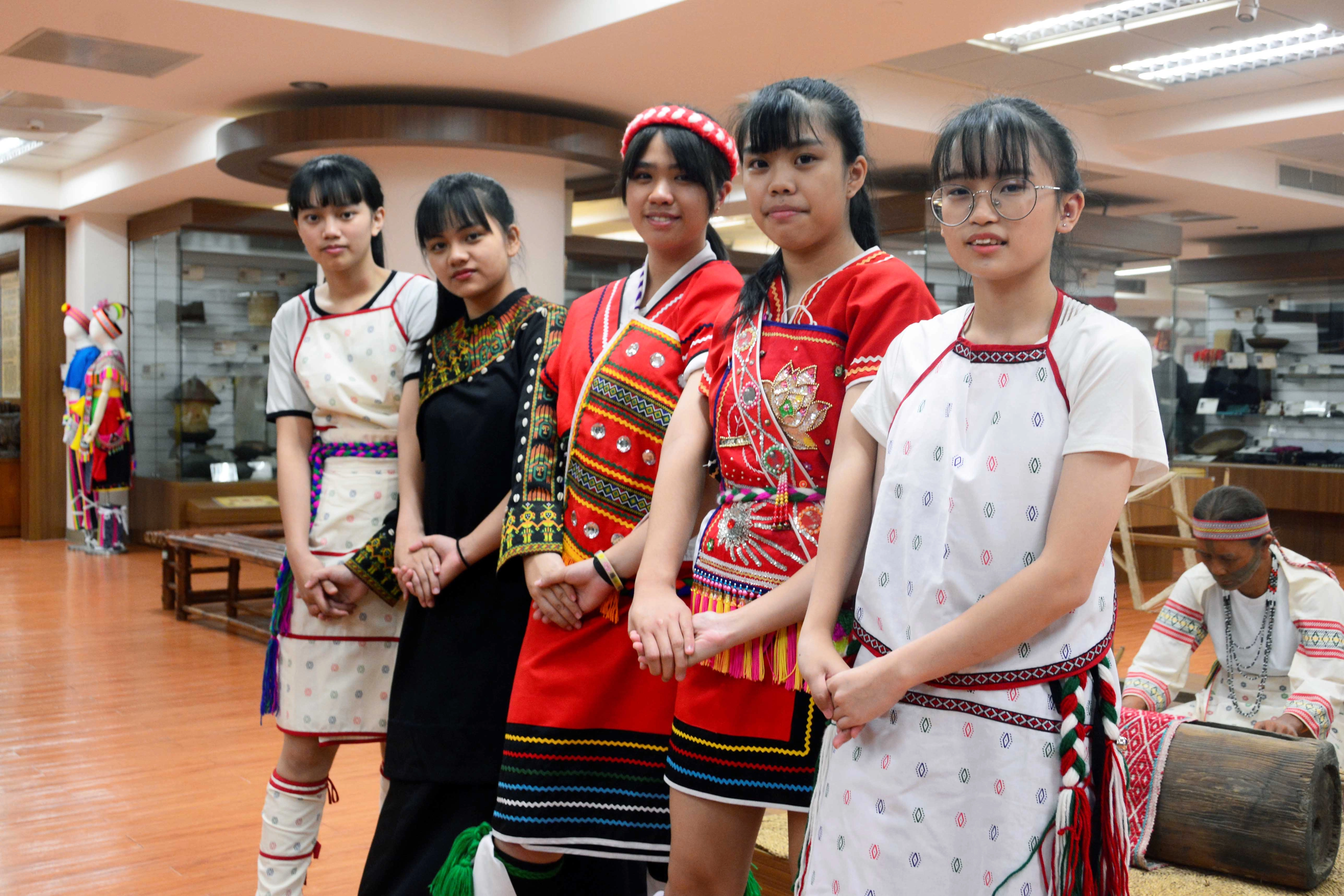 學校舉辦許多原住民活動,展現族群文化。