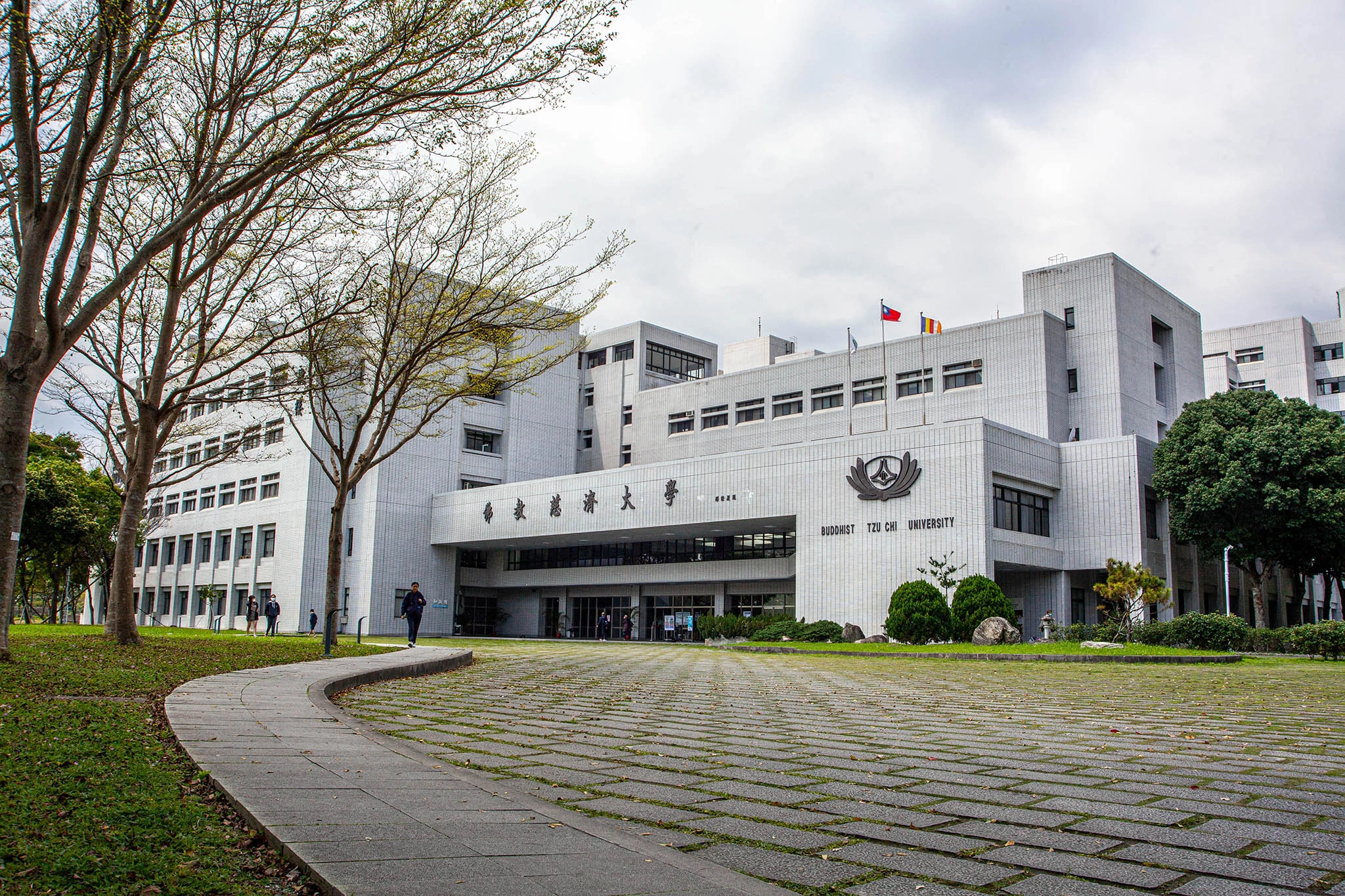 慈濟大學得天獨厚擁有絕佳的自然環境,再加上辦學的認真、用心,絕對是準大學新鮮人的最佳選擇。