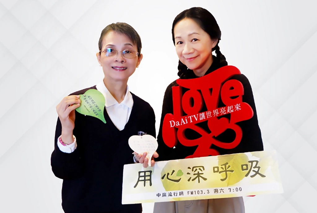 大愛網路電台「用心深呼吸」節目,接受主持人謝佳勳專訪時,回憶 17 年前那段畢生難忘的日子:「其實封院前幾天就有風聲,傳說哪個病房有最新的傳染病。」