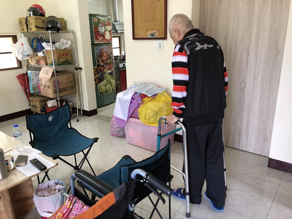 韓先生新家空間變大,行走也方便,房門與廚房都能讓輪椅進出沒問題。