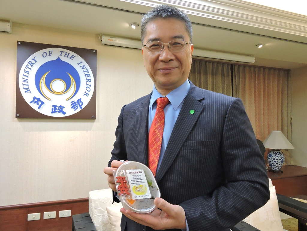 3月24日慈濟人的供齋行動來到內政部,徐國勇部長及不少同仁響應。