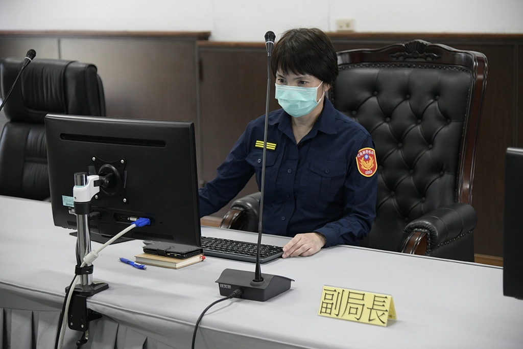 花蓮縣警察局副局長林妙齡表示,本次演練絕對不是做做樣子而已!除了要求所有資(通)訊設備到位,演練時也讓同仁實際操作電腦、網路,以最高規格進行情境演練。
