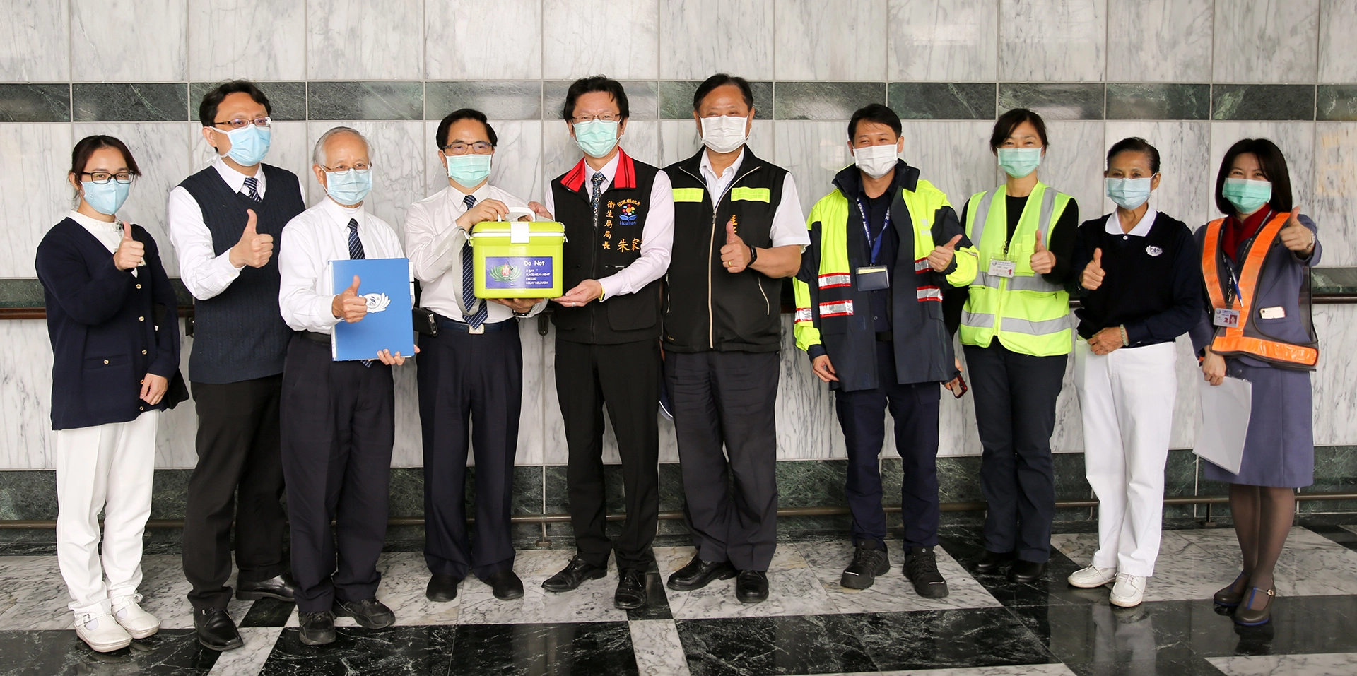 今年四月,花蓮慈濟醫院慈濟骨髓幹細胞中心在花蓮航空站與航警局花蓮分駐所的協助下,第一次以中轉不入境的方式接受包機取髓,共同圓滿了搶救生命的艱難任務。
