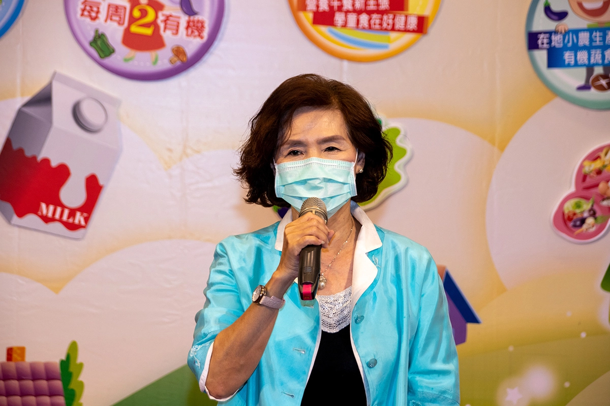 宜蘭縣長林姿妙表示,經由宜蘭縣政府教育處與農業處雙方積極合作,輔導縣內團膳廠商提供優質好、營養好的學校營養午餐。