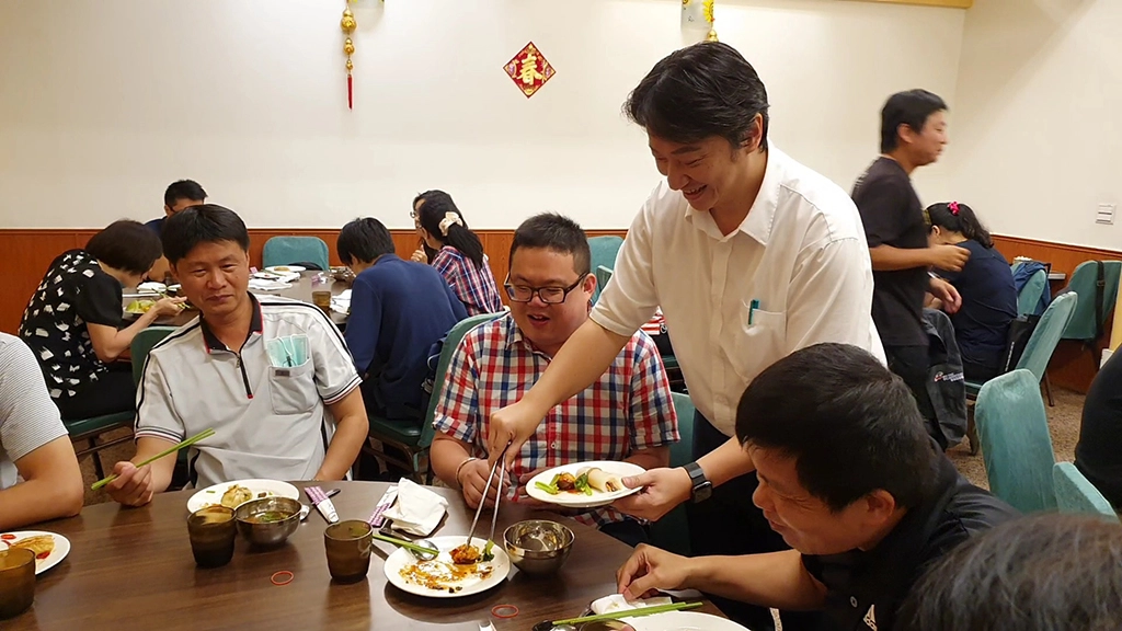 魏嘉賢說,受到疫情影響,慈濟推動全球祈福、茹素活動,進而推廣茹素防疫新觀念。