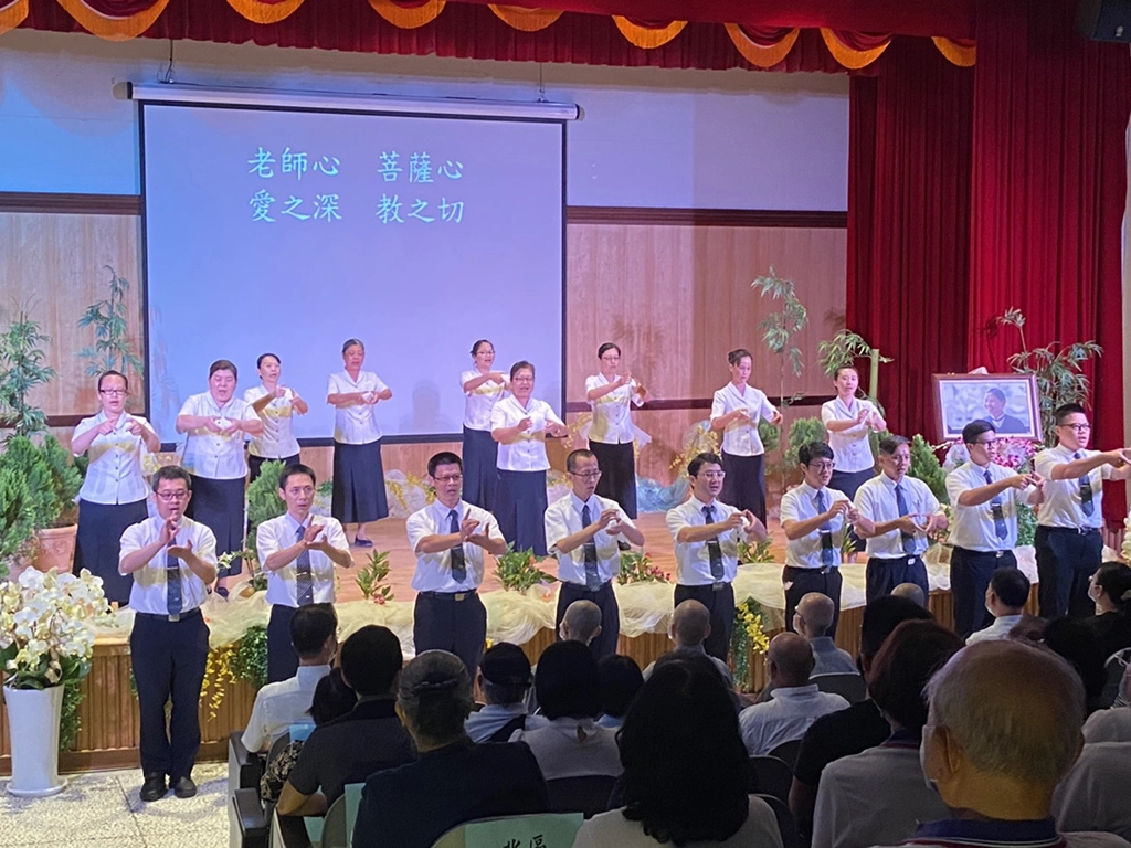 慈大附中的教師們演繹「老師心.菩薩心」追思緬懷。