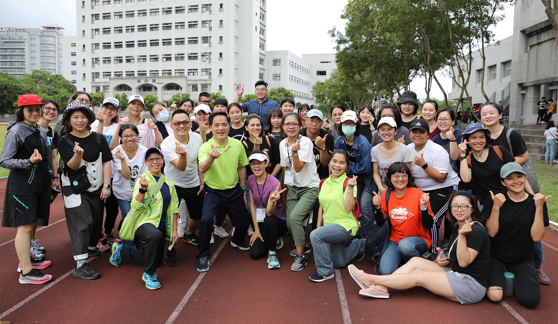 院慶運動會,同仁熱情參與,促進健康也帶動運動風氣。