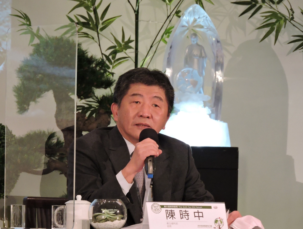 以「防疫與健康生活促進」為題進行專題研討,在陳時中部長主持下,醫療與教育相關的與談者方別提出對治之道。