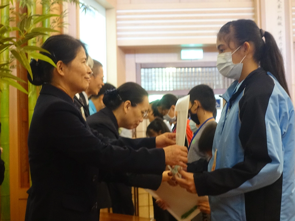 2020年花蓮縣共1千多位學子獲得慈濟新芽獎學金,共分3場次舉辦,11月15日在鳳林靜思堂舉辦。