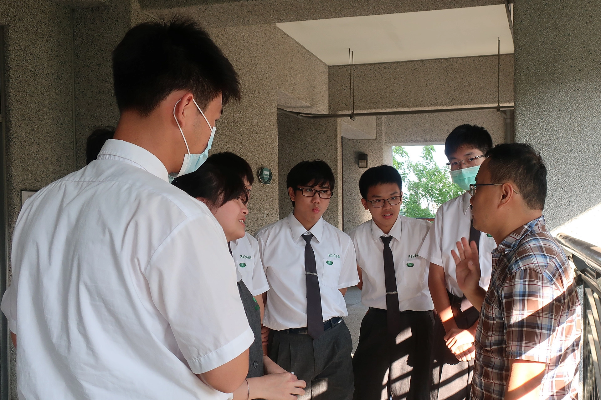 南華大學建築與景觀學系呂老師不厭其煩的解答學生的提問,讓學生對於科系有更深的了解。