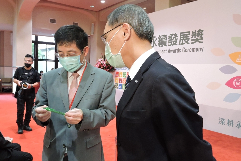 2020為慈濟環保三十,顏博文執行長在頒獎典禮現場推廣環保獲得其他受獎人共鳴與肯定。。