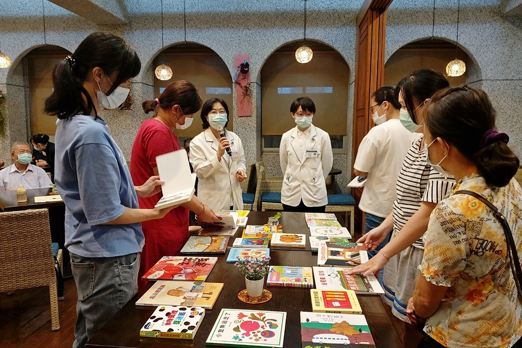 花蓮慈院兒少保護區域醫療整合中心,今年針對兒科病房、兒童復健發展中心的家長加入親職教育服務。