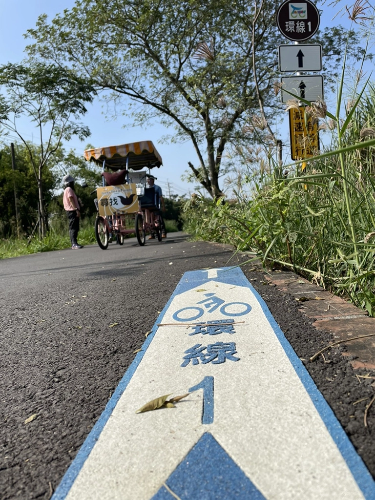 黃偉哲市長邀請車友換上輕裝出發,一同領略自行車道鄉間遊歷之趣。