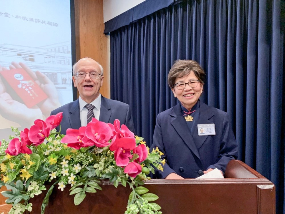 二○一九年橙縣歲末祝福,韓迪克與呂美力擔任英、中雙語主持人。攝影/蘇慧情