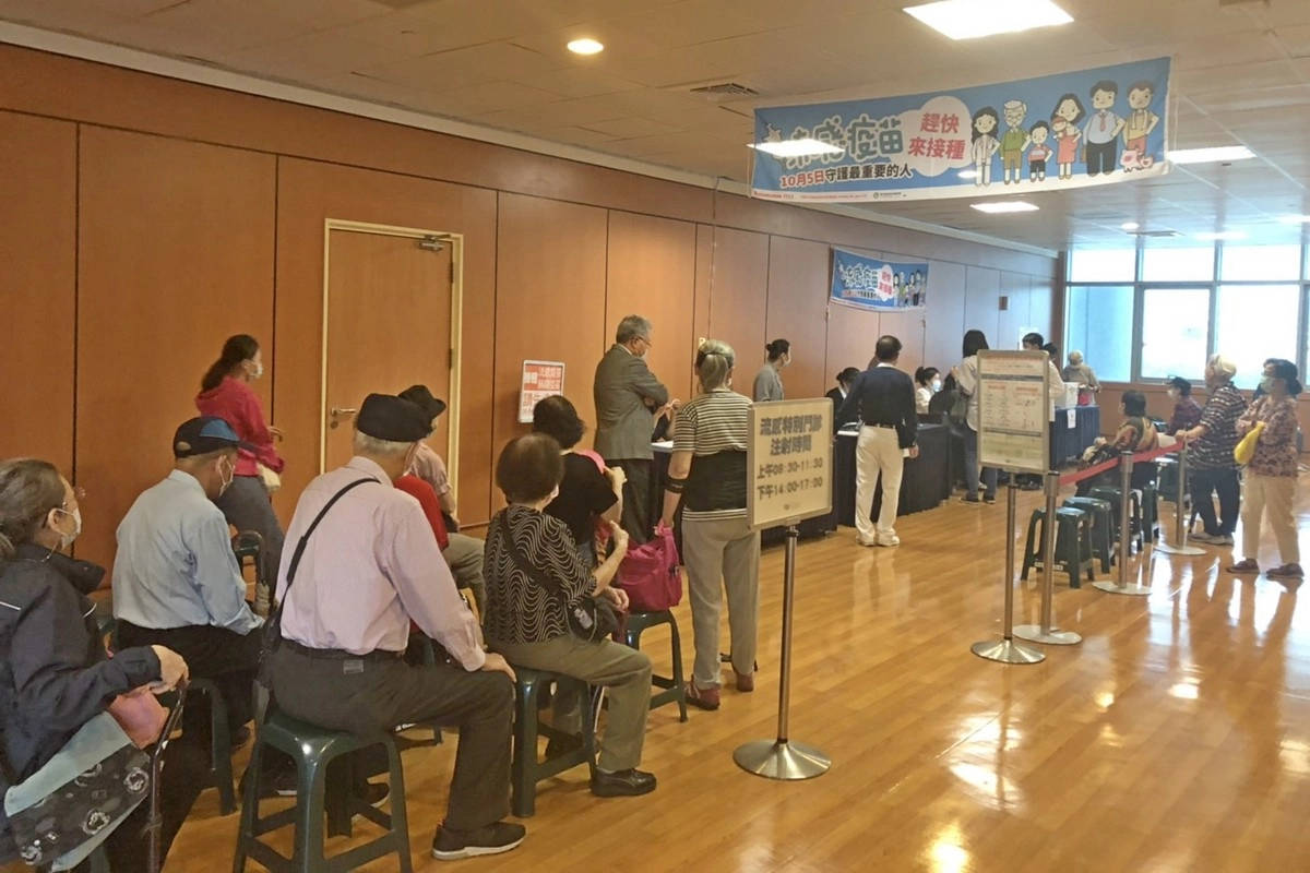 台北慈濟醫院配合政府政策,於10月5日起開立「流感疫苗接種特別門診」。