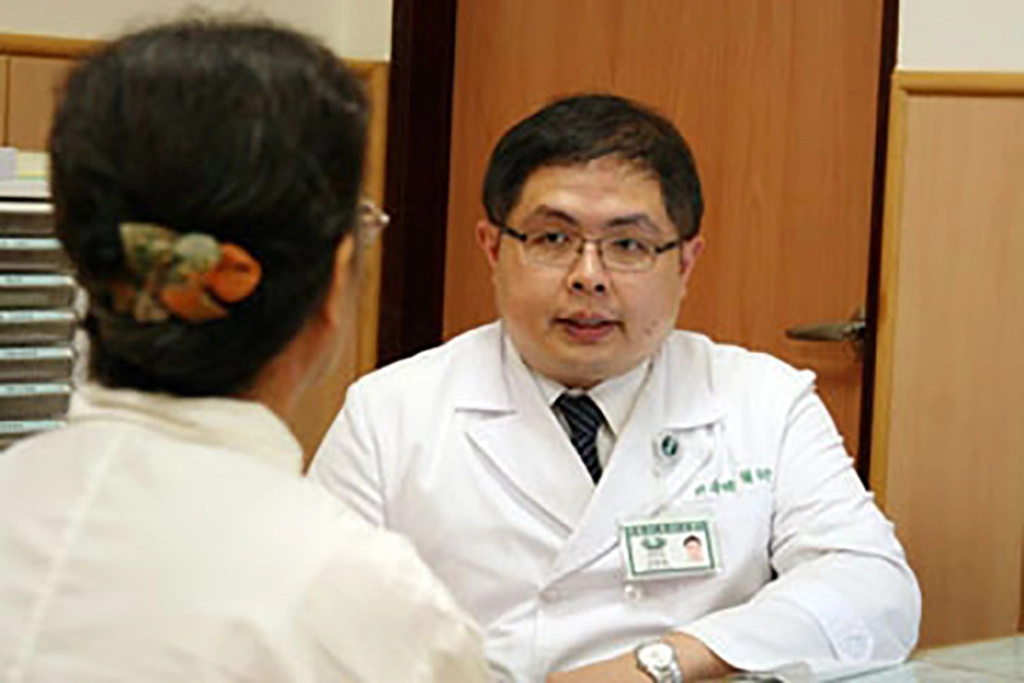 身心科主任許峰碩建議要病人懂得求助,尋找資源幫助。