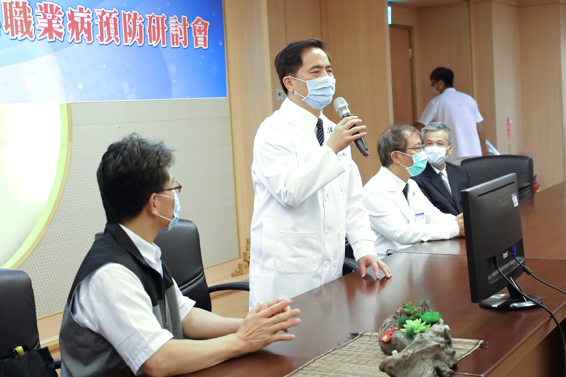 林欣榮院長強調預防醫學健康觀念,是守護同仁健康最實在的方法。