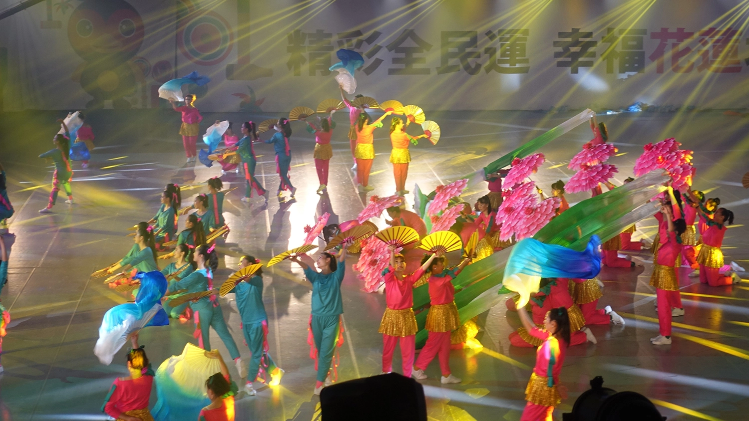 活動一開始一連串精采的開幕表演。(攝影:陳誼謙)