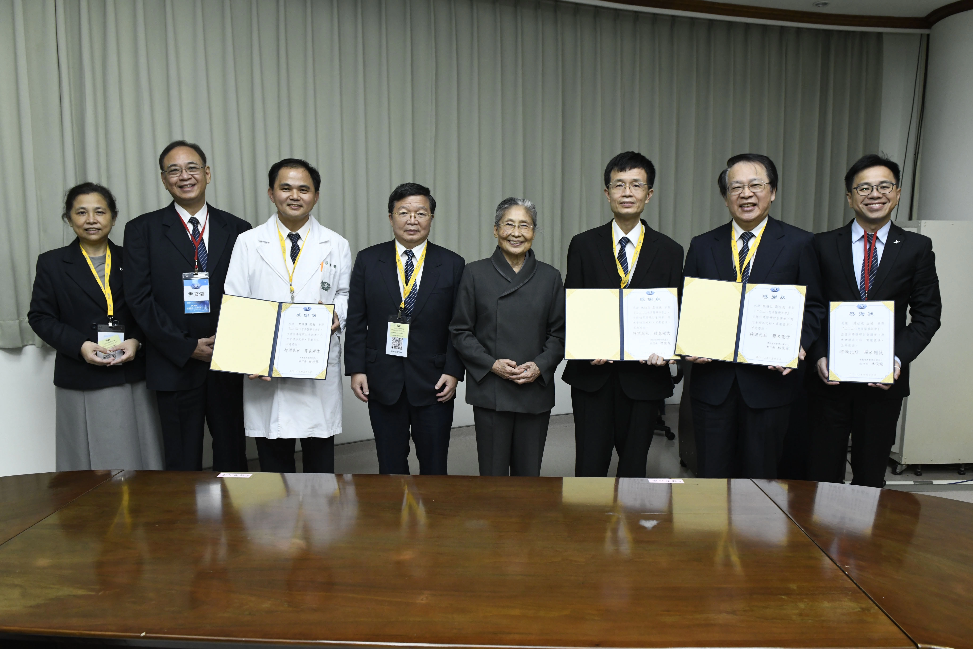 第四屆慈濟醫學年會17、18兩日在大林慈濟醫院登場,醫療志業六百多人齊聚一堂精進醫療專業與人文,更共享大林慈濟醫院啟業二十周年的喜悅。