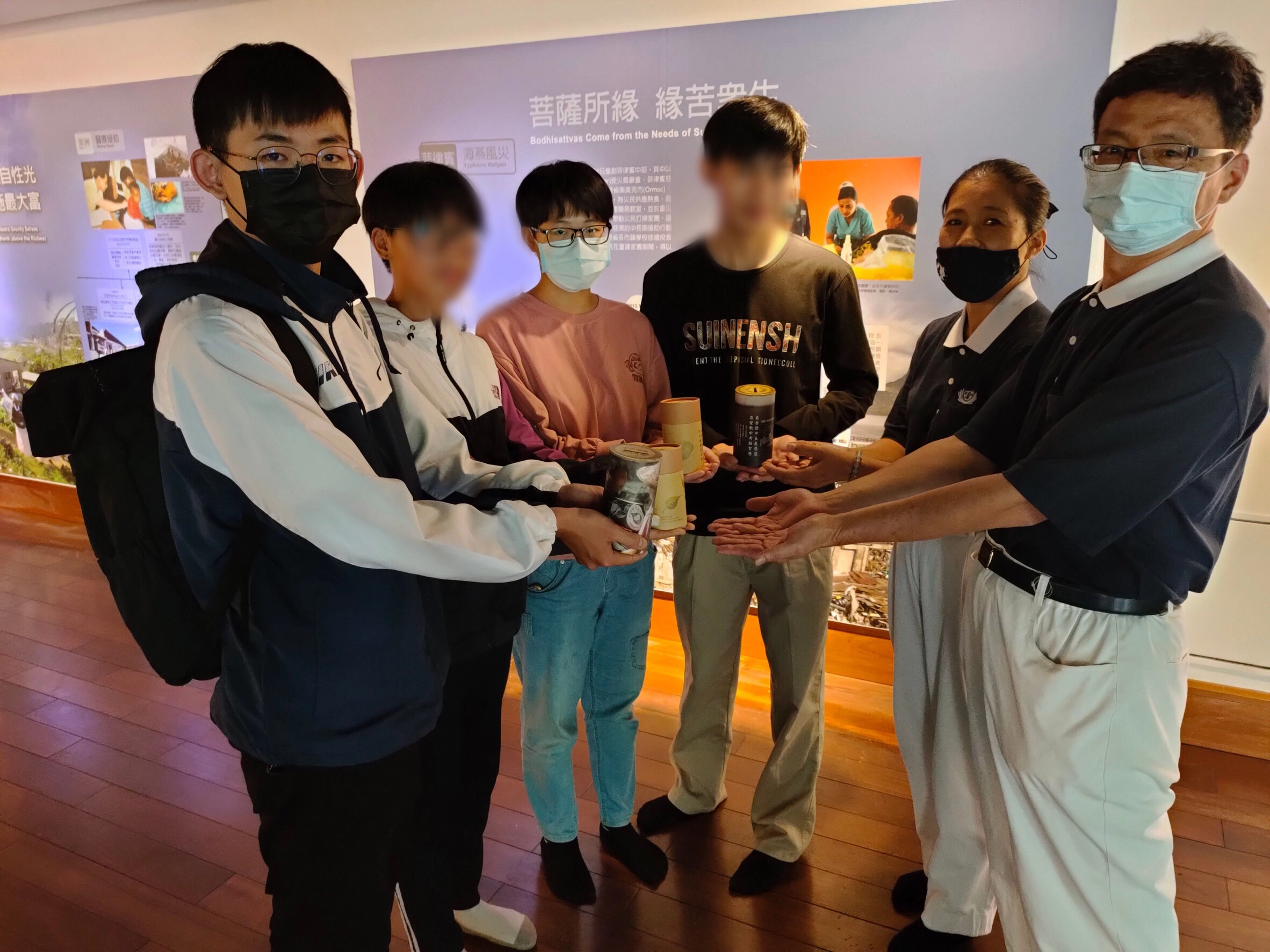 彰化慈濟舉辦新芽獎學金頒獎典禮,邱家四兄妹出席領獎。