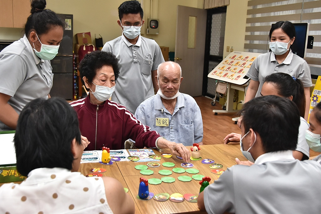 善用慈濟科技大學教學環境,像是瑞智憶學苑失智社區服務據點,培養學生同理心。