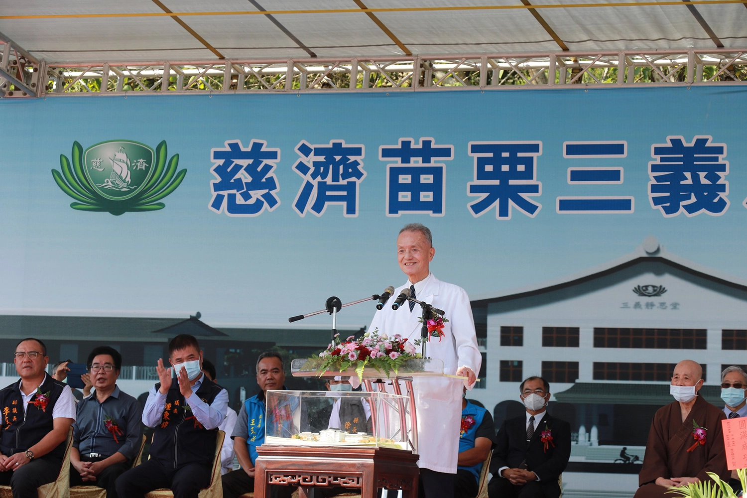慈濟醫療法人執行長林俊龍指出,除了三義中醫醫院醫療服務,複雜個案需要進一步檢查時,臺中慈濟醫院是最佳後盾,滿足鄉親醫療需求。