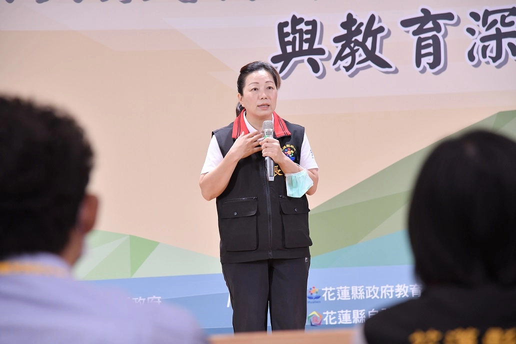花蓮縣長徐榛蔚出席研討會致詞,盼全民一起提升防災意識,防患於未然。