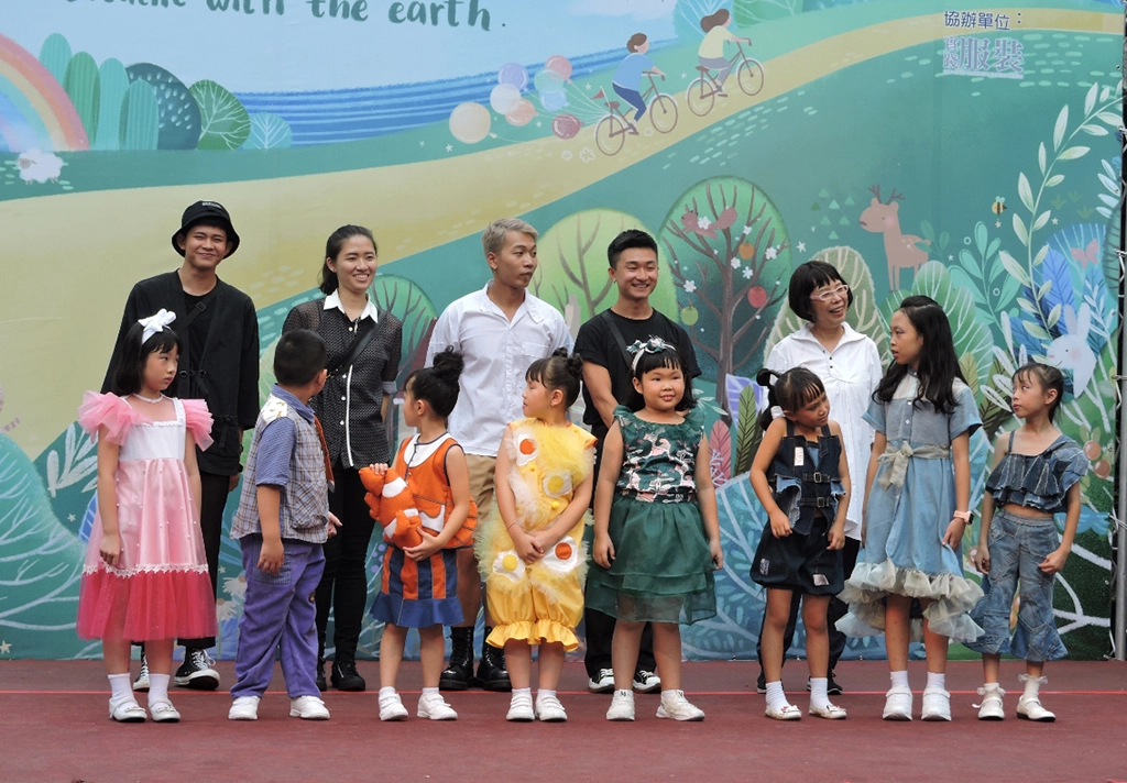實踐大學服裝設計系師生團隊發揮所學專業,應用環保舊衣回收再製的概念,賦予舊衣新穿延續物命。