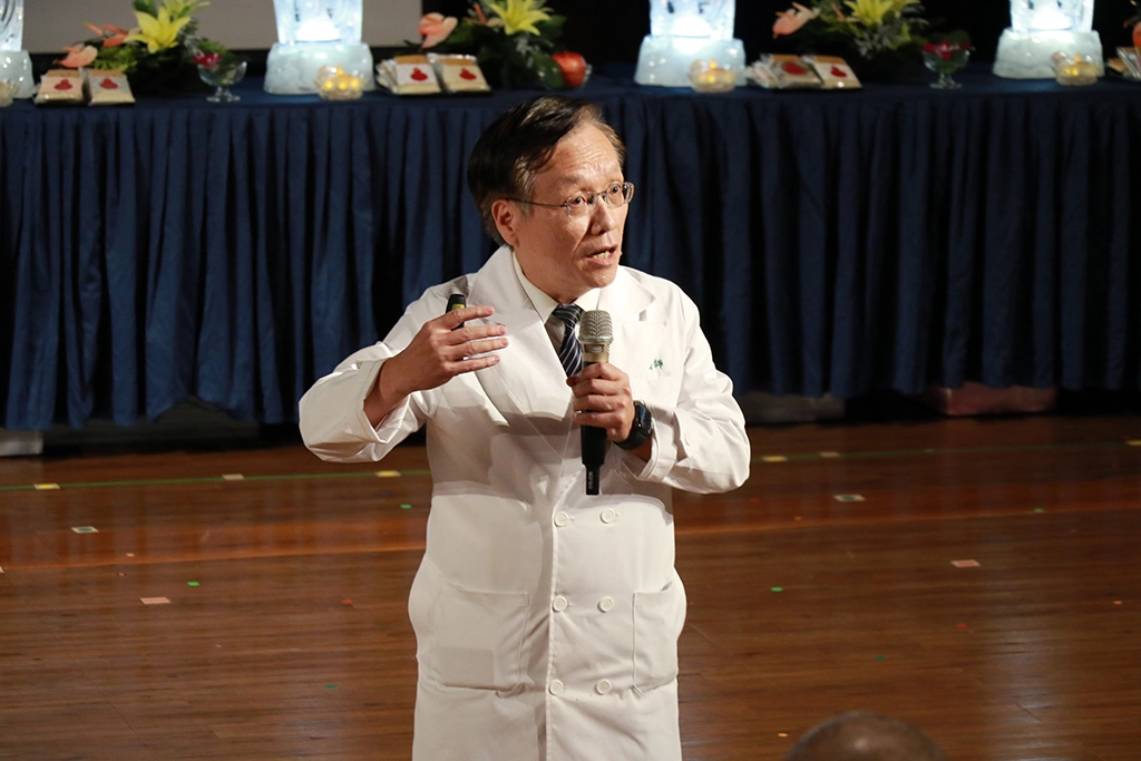 臺中慈濟醫院簡守信院長從學醫過程,闡述動物被宰殺的殘忍。