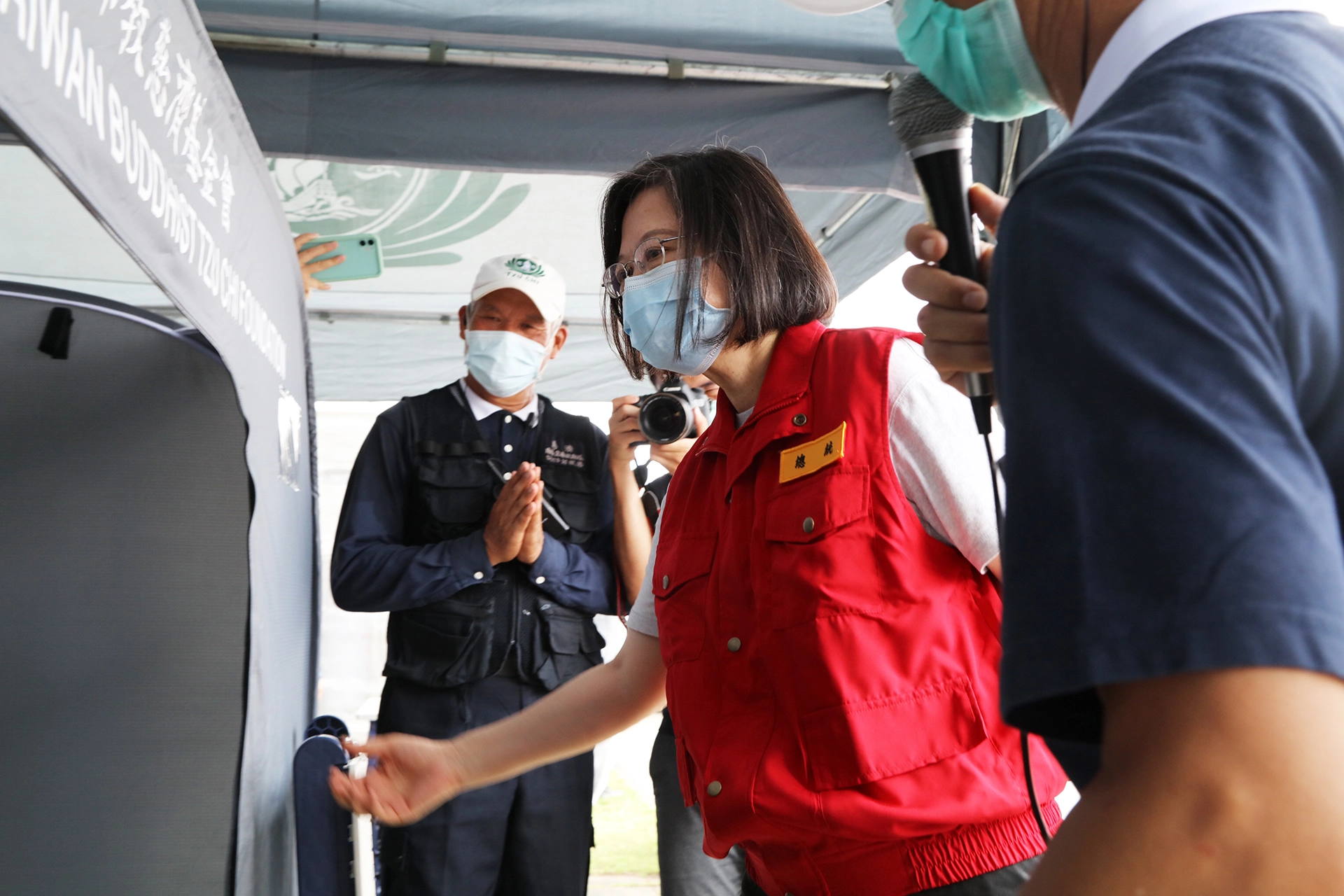 921國家防災日在臺南都會公園奇美博物館前廣場演練,總統蔡英文特別感恩慈濟,並參訪支援防救災的慈濟慈悲科技。