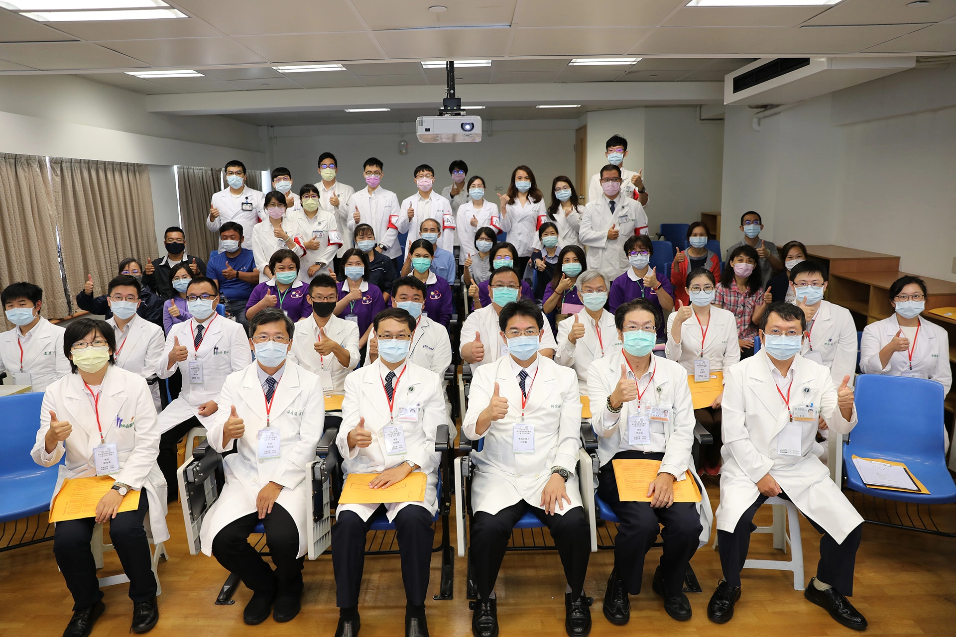 花蓮慈濟醫院中醫部九月二十日舉辦「客觀結構式臨床技能測驗(Objective Structured Clinical Examination, 簡稱OSCE),今年首次與大林慈濟醫院連線,共同為四十五位分別在花蓮、臺北、臺中、大林慈院四院的中醫住院醫師還有社區中醫診所的代訓醫師,測試他們在臨床訓練成果。