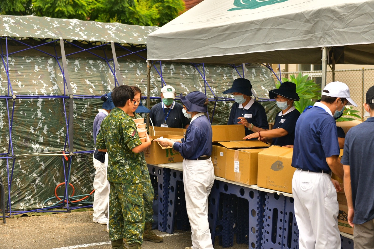 高雄國家防災日演練,慈濟承擔後勤支援任務,現場支援素食便當。