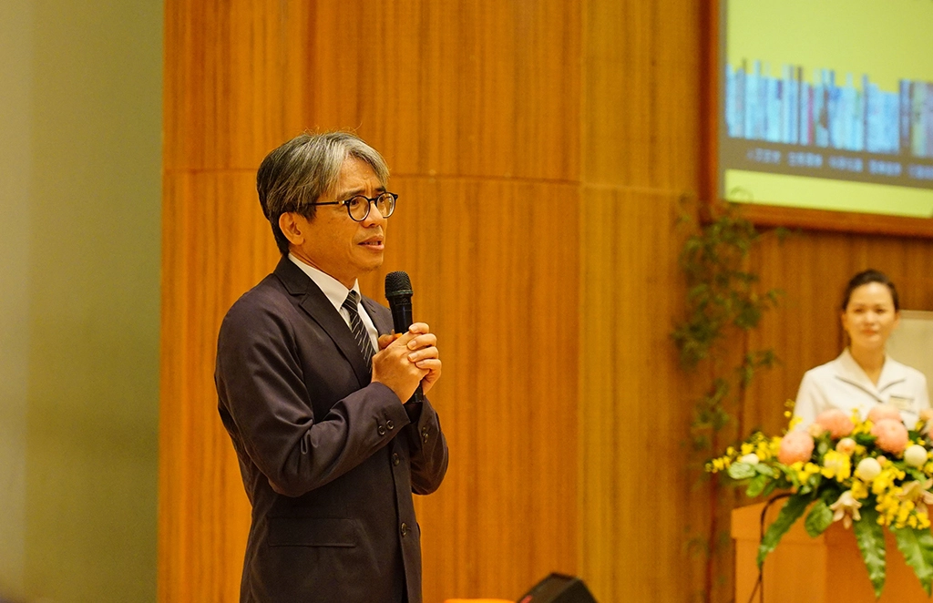 慈濟人文志業中心平面總監王志宏指出,要舉辦這樣的書展非常不容易,因為要動員很多人力去協調出版社的進書與銷售,到現場還需要很多志工的協助,才能把這樣的展覽帶到大家面前。