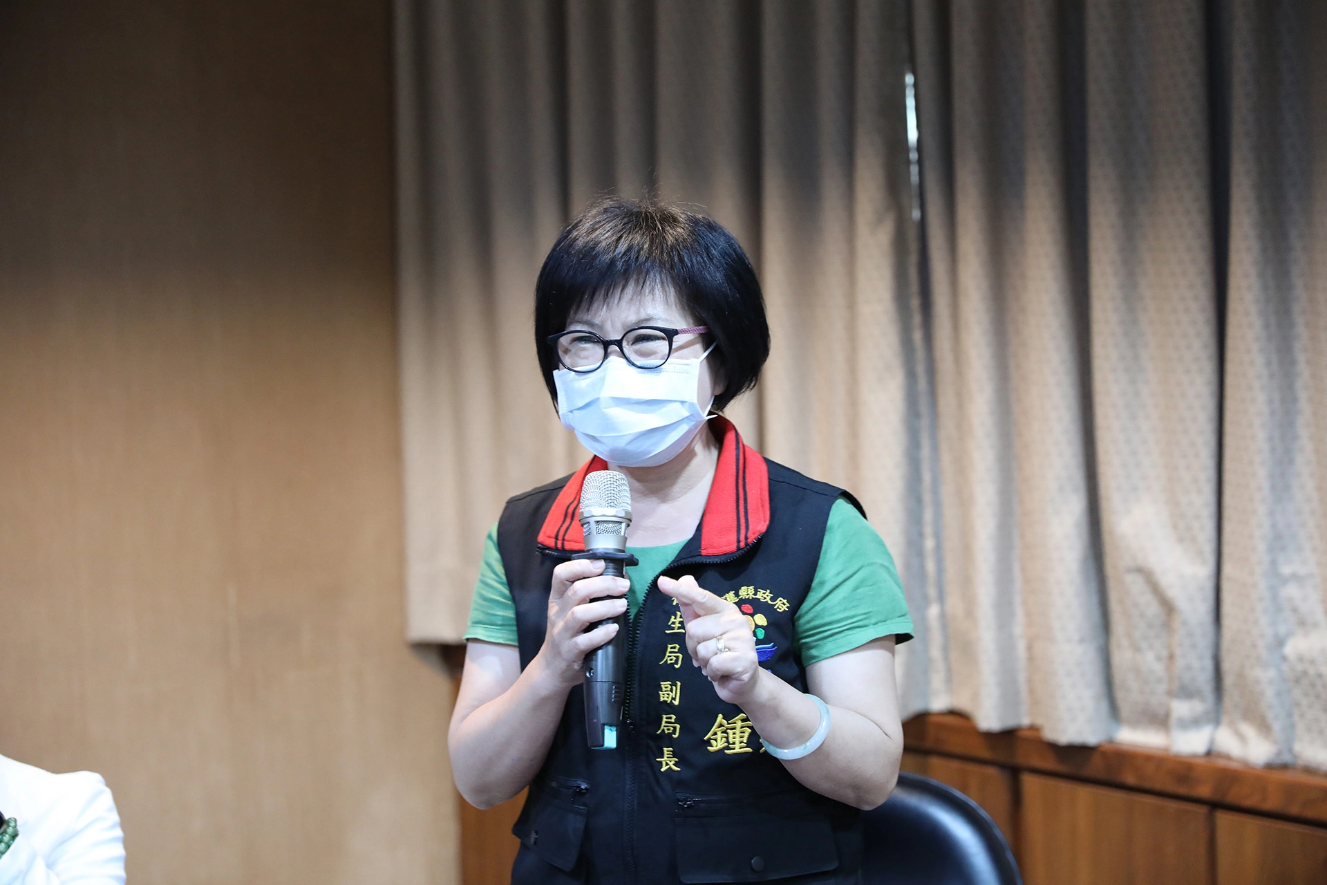 自身也是乳癌病友的鍾美珠副局長感謝花蓮慈院醫療團隊的治療,才讓她恢復健康。