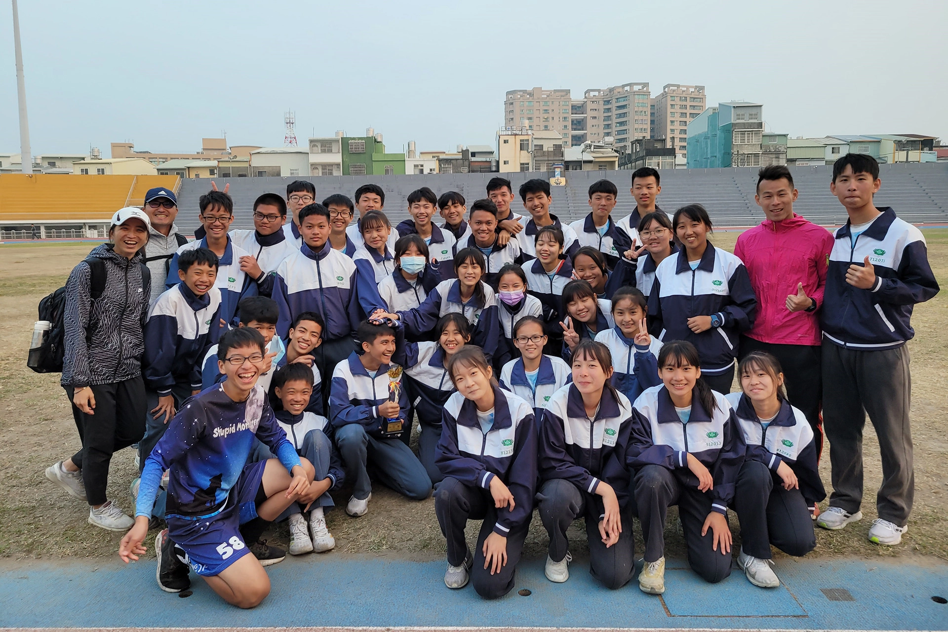 本次高中組榮獲全國亞軍,國中組榮獲第五名佳績。