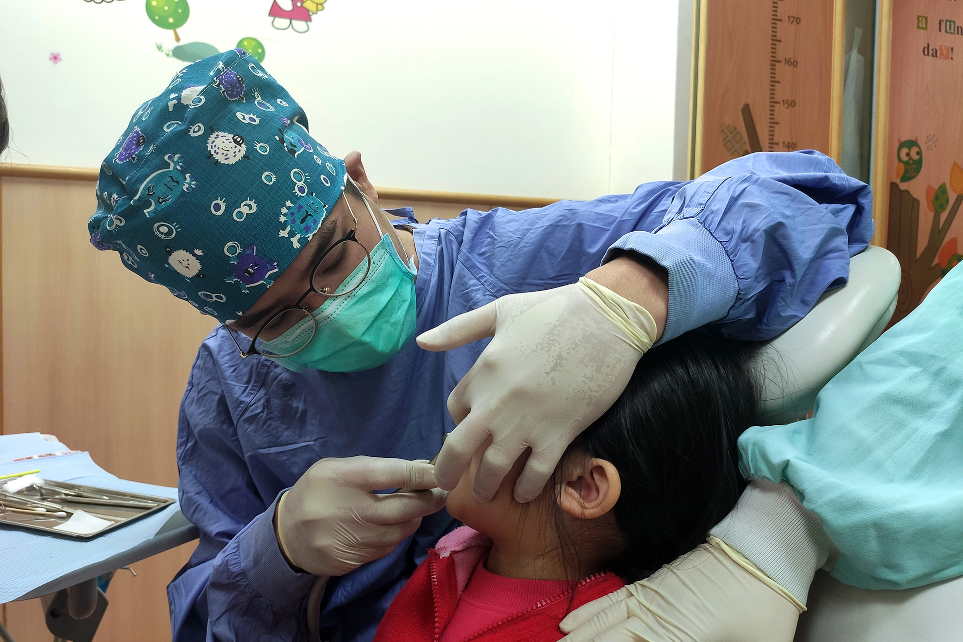 小孩的乳牙成長更換過程,需要由兒童牙科醫師細心照護牙齒健康。