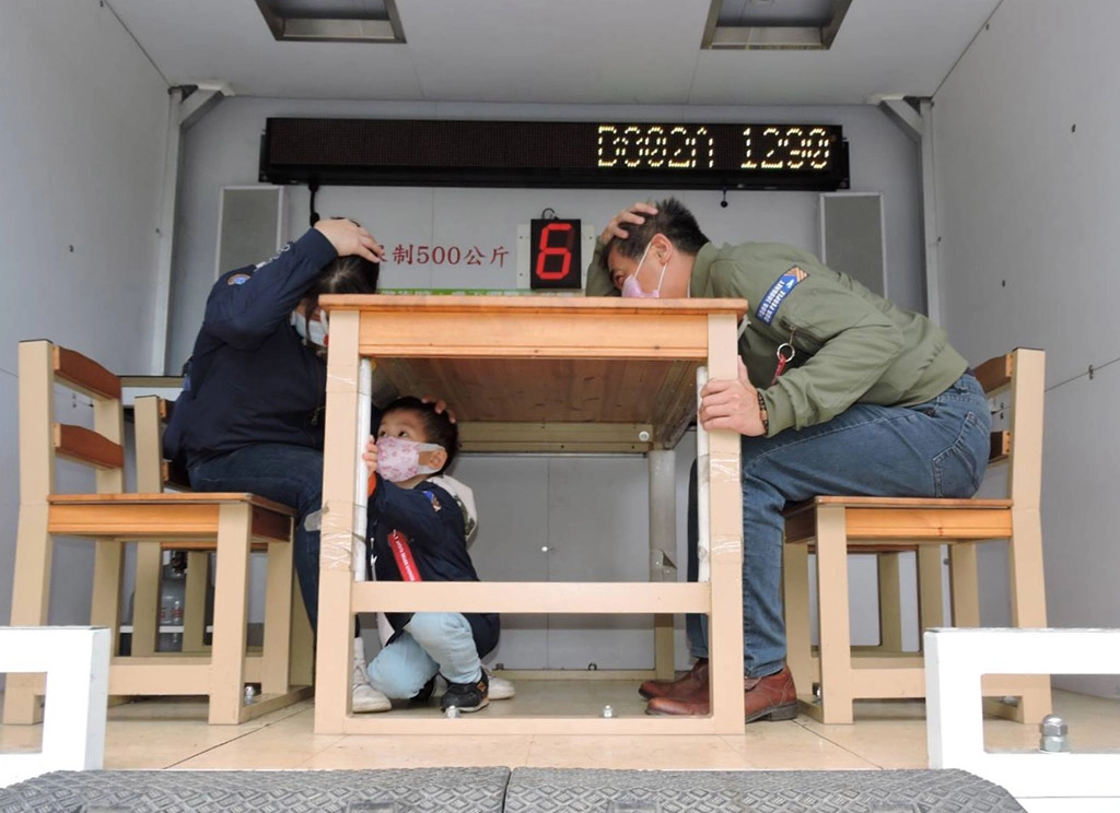 「教育為百年大計!」慈濟基金會表示,位處地震帶上的臺灣,地理位置面臨多變的天然災害威脅與挑戰。