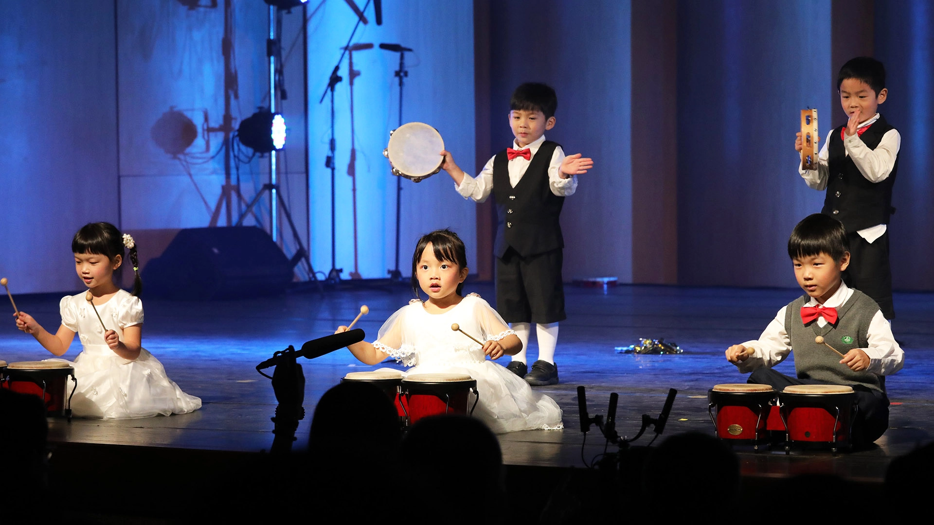 可愛的幼兒園表演,獲得了滿堂喝采!