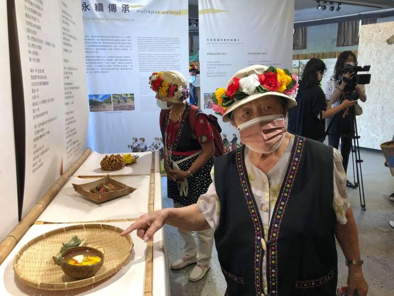 婦女會前會長林清美說比那冷(binaleng)普式酸辣湯,是將當季的刺竹以發酵的方式製成,是部落中最傳統的味道。