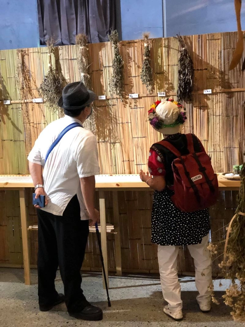 普悠瑪部落的養生草燒酒雞,運用多種民族植物,以食療概念在飲食文化中實踐。