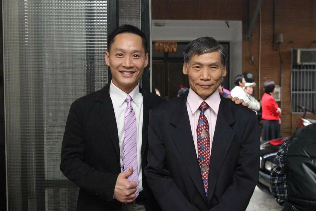 父親(右)一直都是支持羅國方(左)的力量,在父親往生滿七當天接到配對通知,他決定用父親給的身體行善來迴向報親恩。