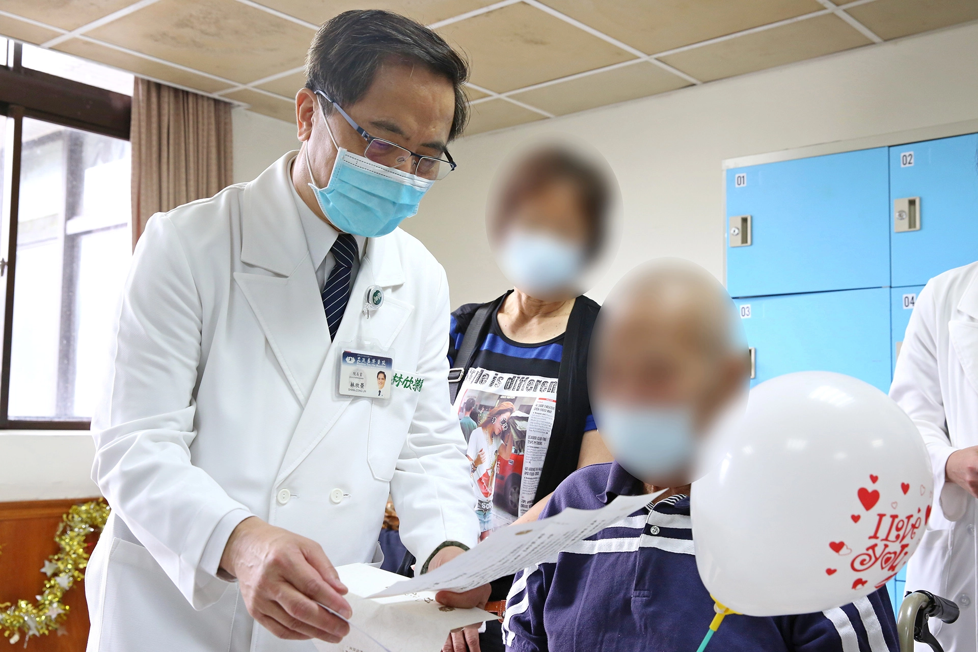 林欣榮院長致上祝福,感謝陳先生意志力堅強地戰勝病魔。