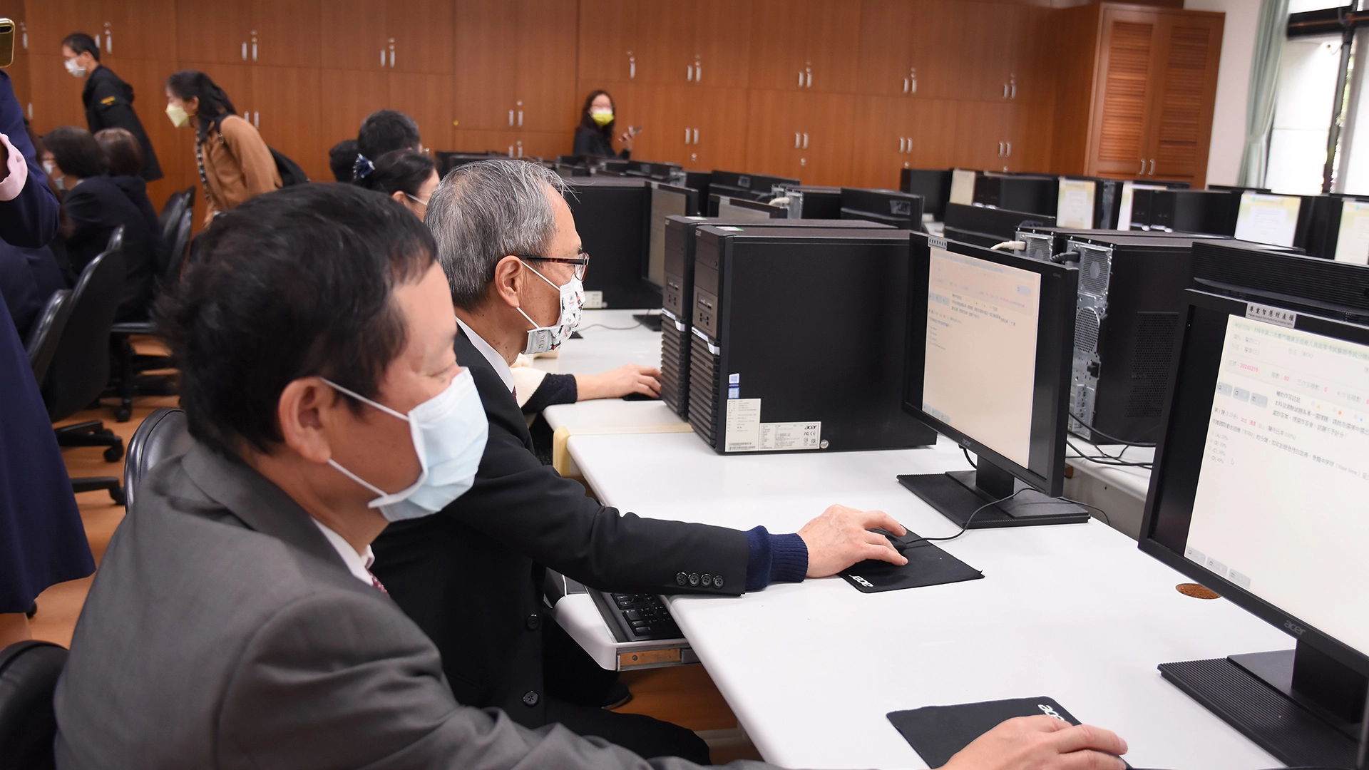 慈濟科技大學規劃了6間電腦試場,共380個應試座位。