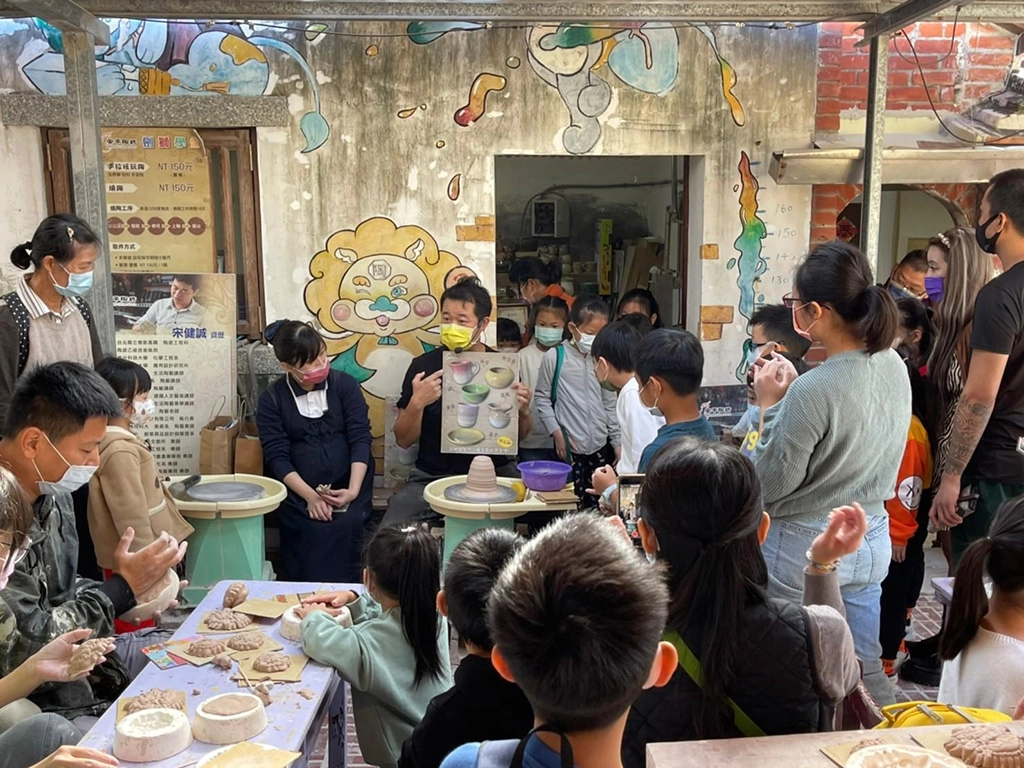 專業的解說超吸睛,大人小孩都專心。