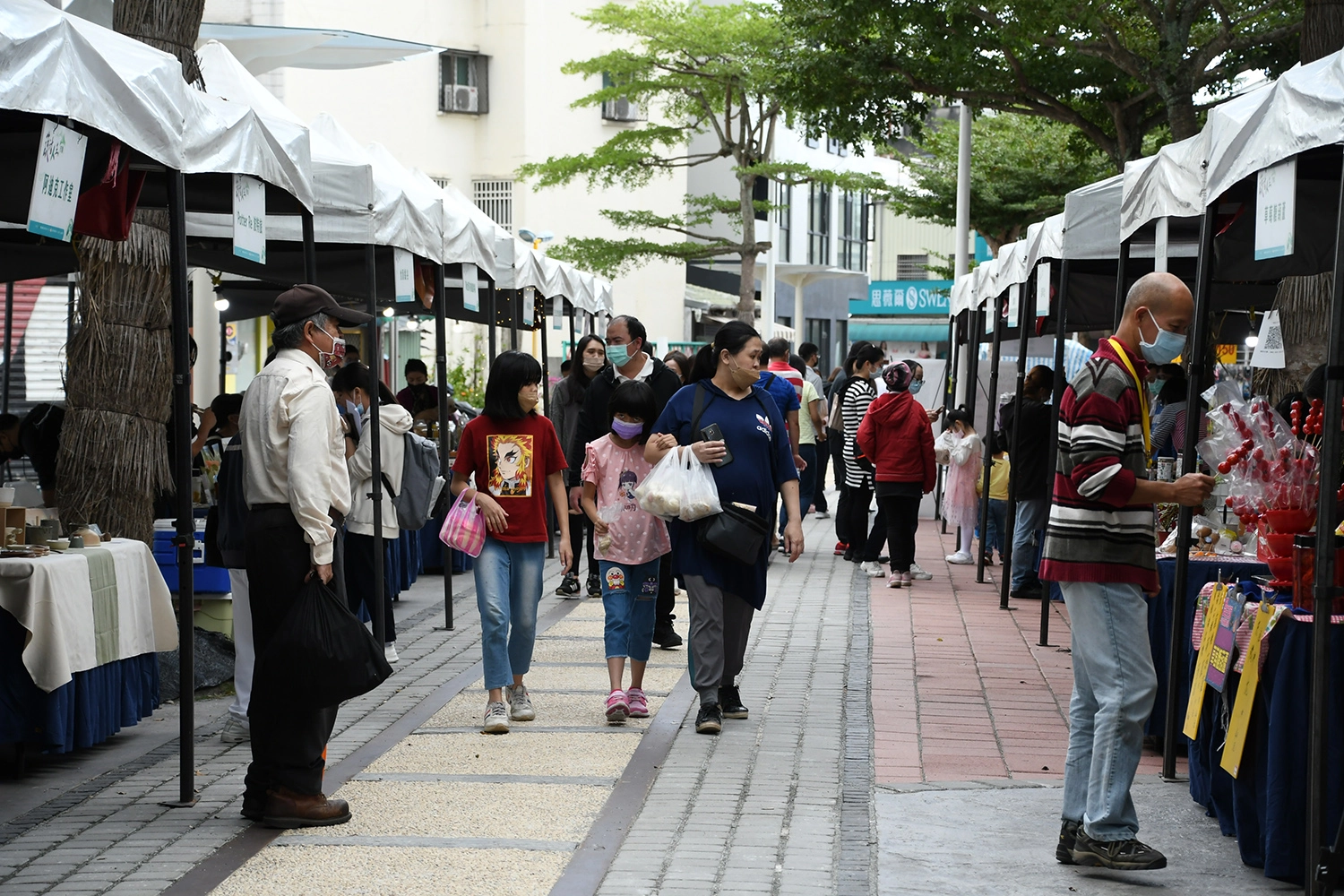 慈濟科技大學舉辦「蔬食人生，舒活人生」市集。