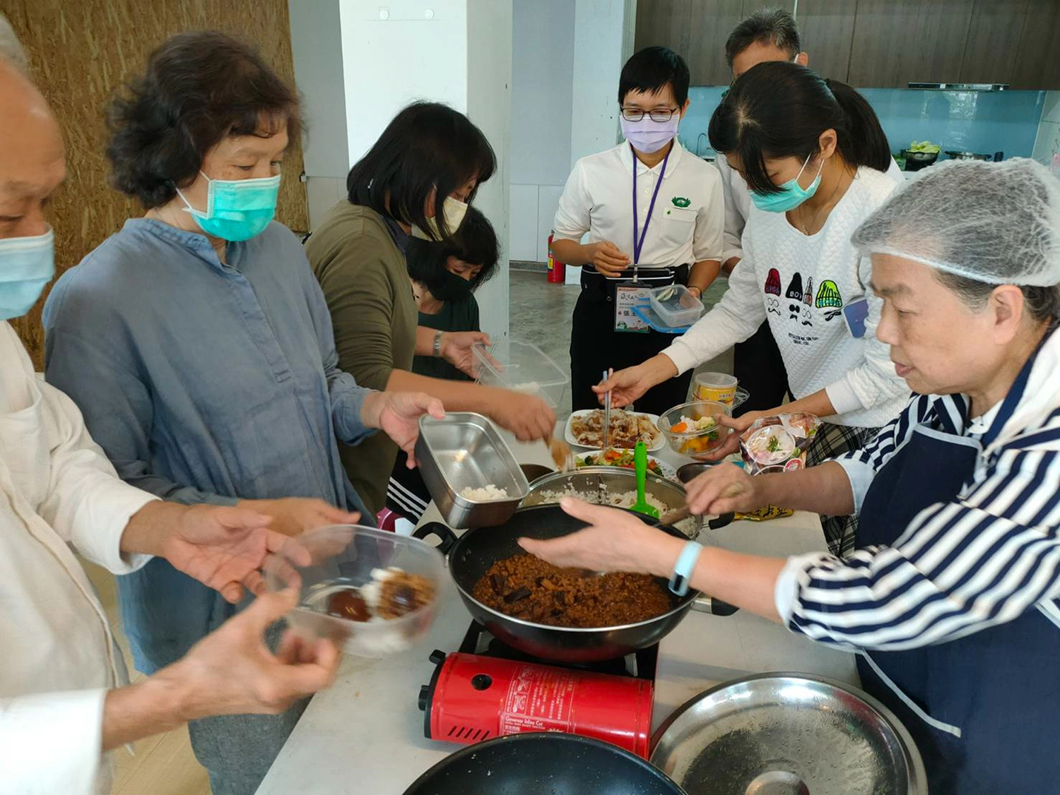 DIY體驗創意蔬食料理，讓民眾更有參與感。